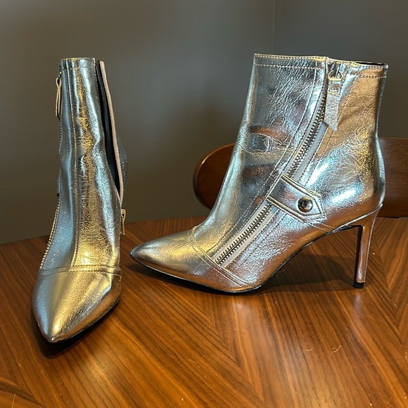 Nine West boot, Silver, Size 8.5 US - Picture 1 of 3